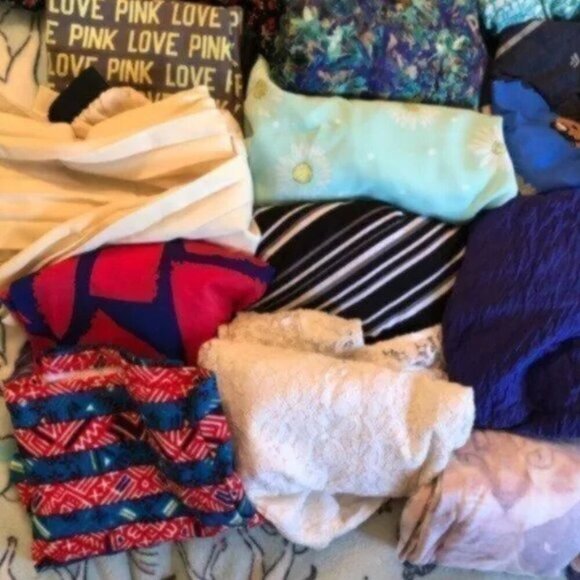 5 POUND NOT MYSTERY RESELLER CLOTHING LOT SURPRISE INVENTORY BOX 5-10 Items XS-L - Picture 14 of 14